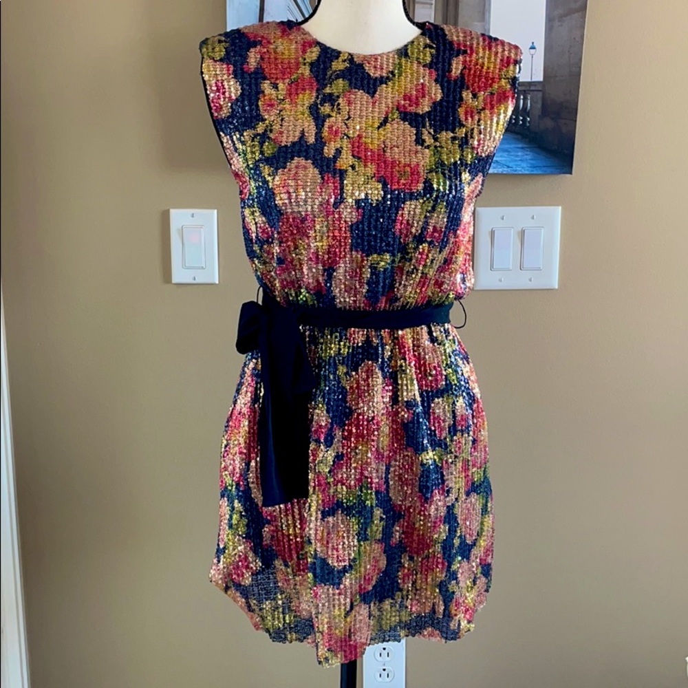 \\ Zara | Floral Glitter Tunic Top